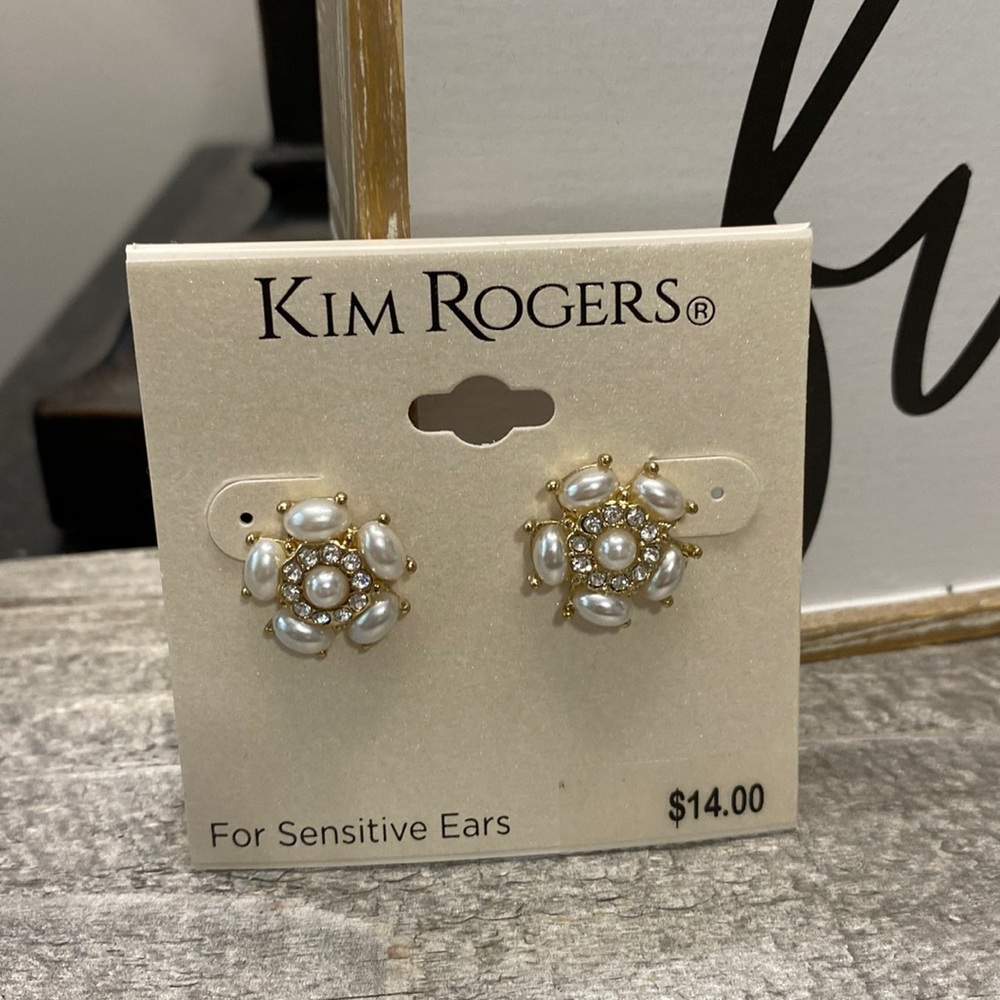 NWT! Kim Rogers Faux Pearl Gold Tone Earrings! - Picture 1 of 3